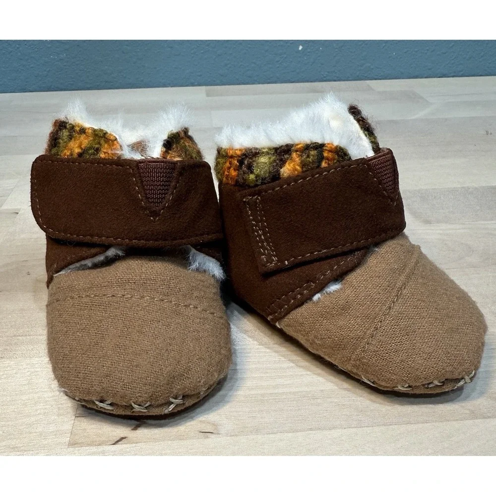 Toms Baby Moccasins Slippers Booties Size 2 Shoe Fur Brown Unisex Baby Toddler